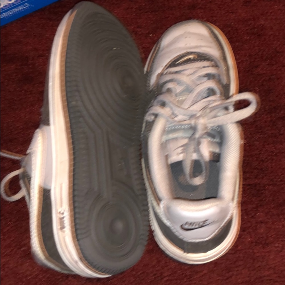 Nike shoes - Picture 4 of 4